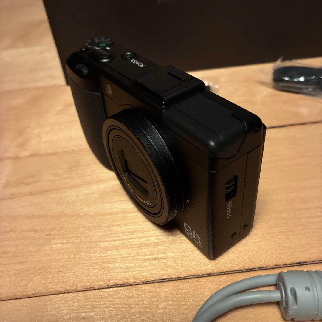RICOH GR DIGITAL III 本体と付属品