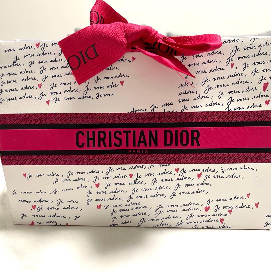 大人気☺︎新品♡ Diorスノー エッセンス オブ ライト マイクロ ローション
