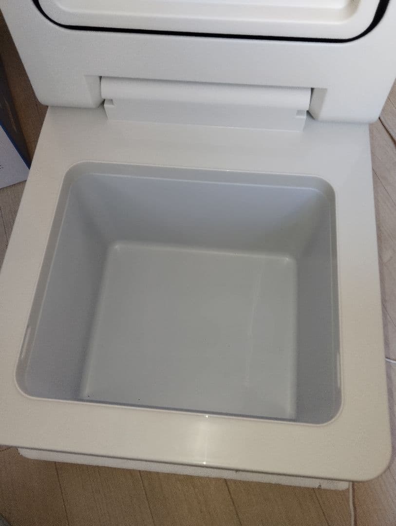 未使用　9L 冷蔵冷凍庫 VS-CB019WH