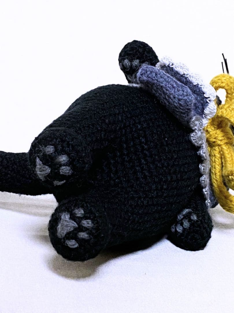 フリルチョーカーの黒猫さんのあみぐるみ