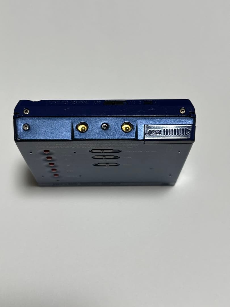 【ジャンク：本体、充電器のみ】SONY MZ-E7W MDプレーヤー BOSS