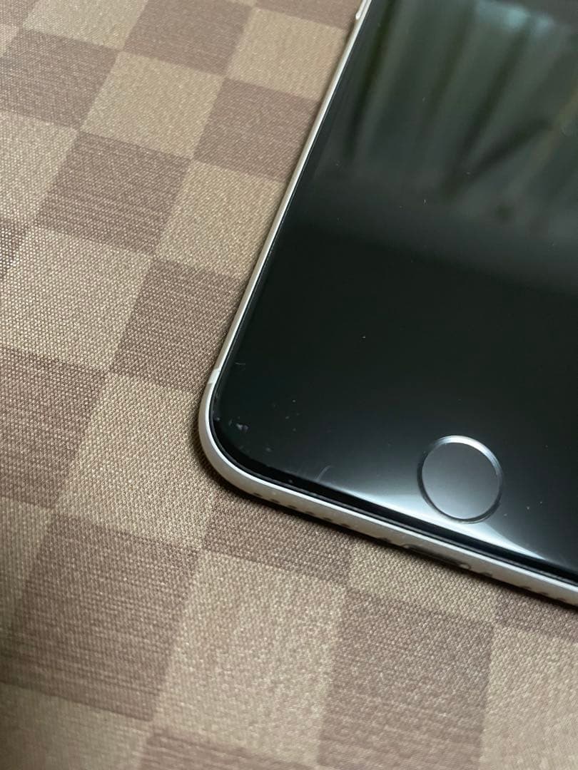 iPhone SE (第3世代) 128GBスターライト