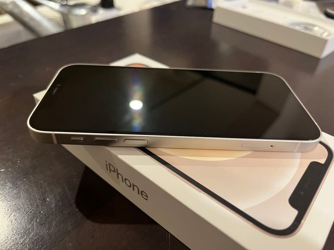 iPhone 12ホワイト本体64GBケース + 強化ガラスフィルム付き[美品]