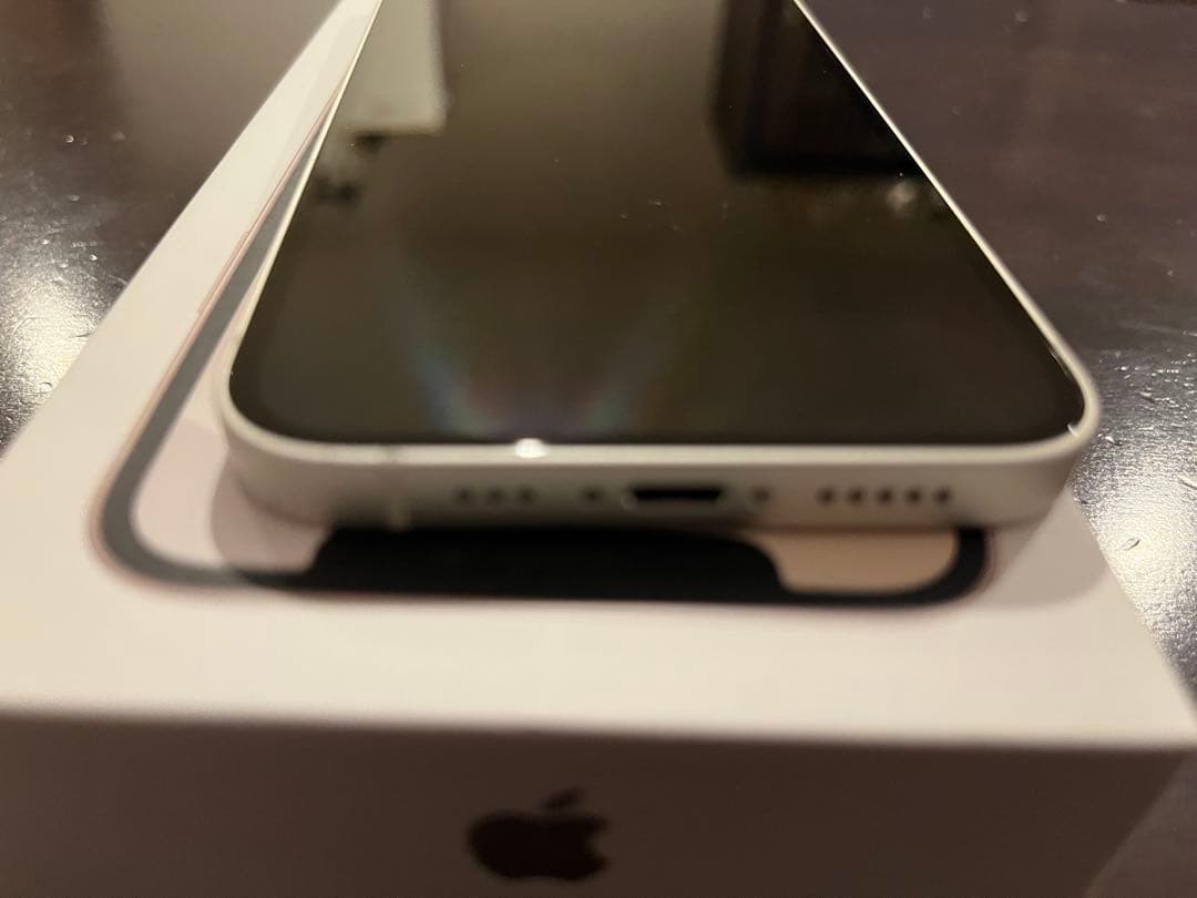 iPhone 12ホワイト本体64GBケース + 強化ガラスフィルム付き[美品]