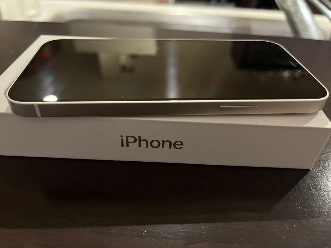 iPhone 12ホワイト本体64GBケース + 強化ガラスフィルム付き[美品]
