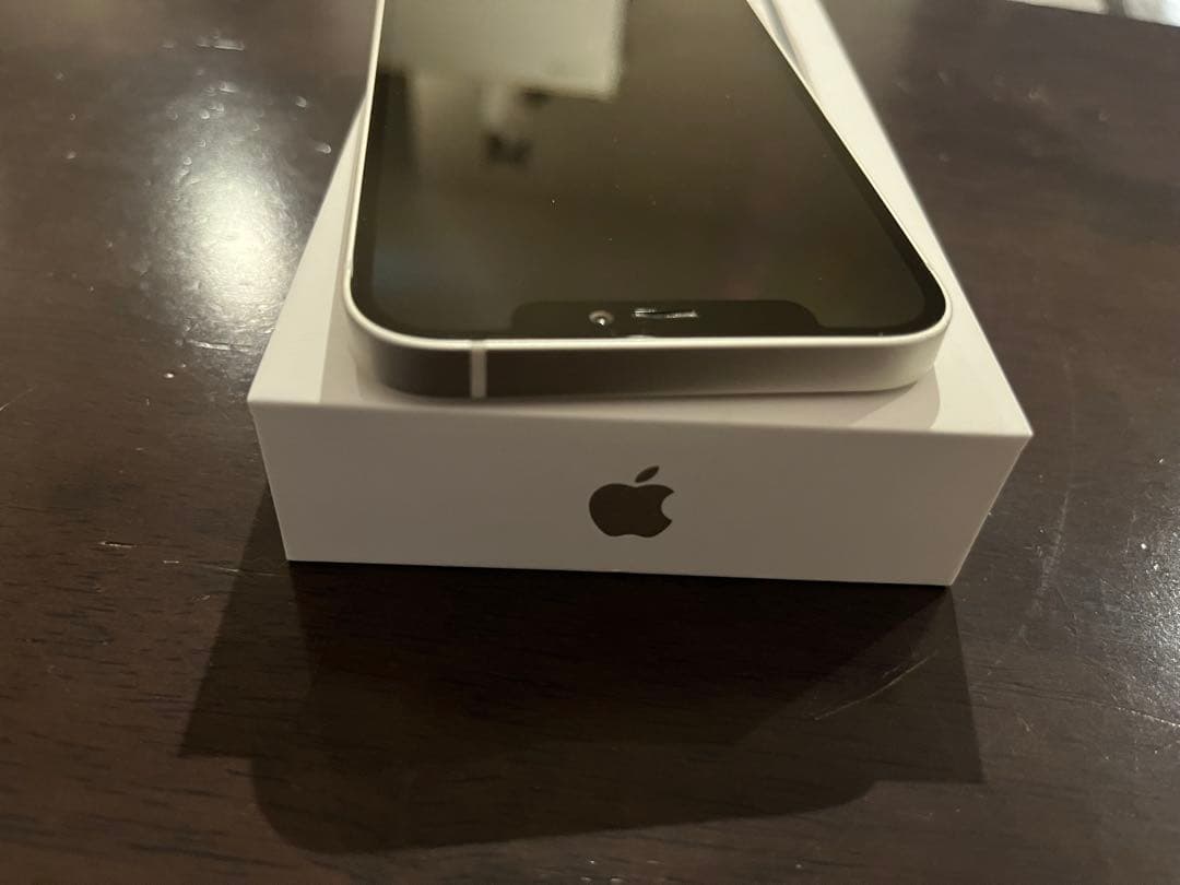 iPhone 12ホワイト本体64GBケース + 強化ガラスフィルム付き[美品]