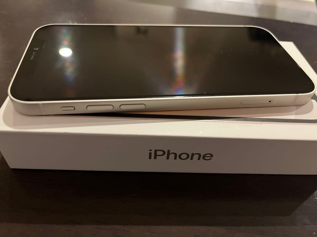 iPhone 12ホワイト本体64GBケース + 強化ガラスフィルム付き[美品]