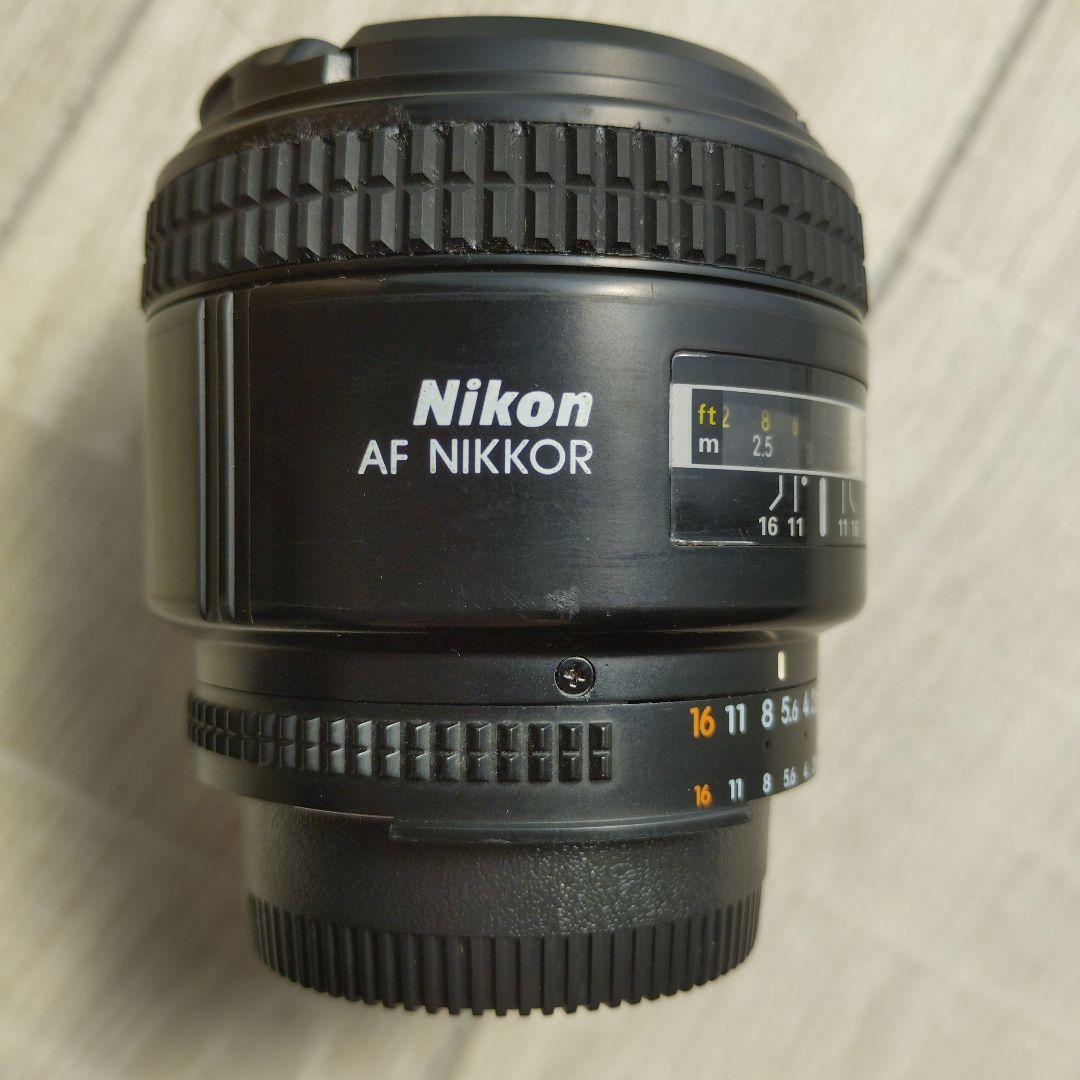 NIKON AF NIKKOR 85mm f/1.8 D【フード付】