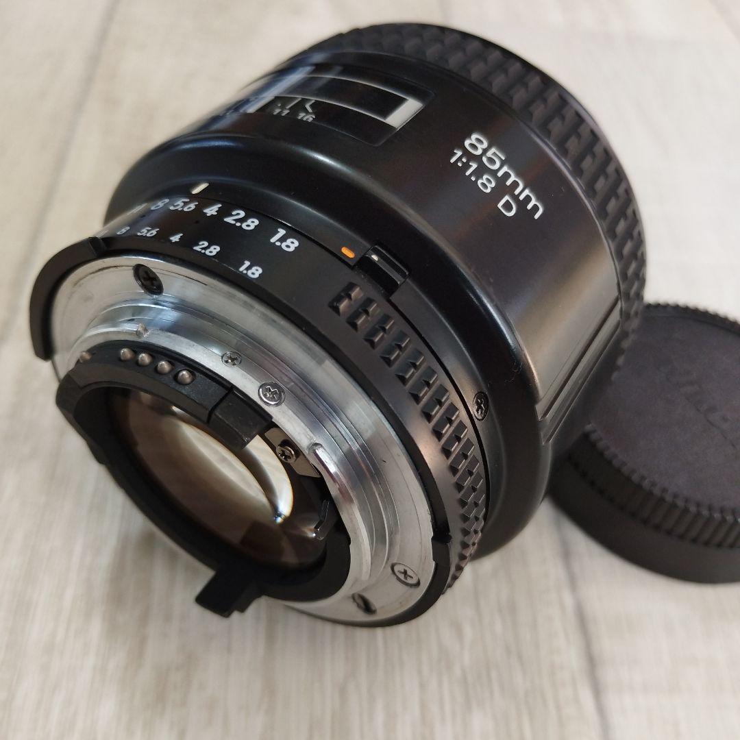 NIKON AF NIKKOR 85mm f/1.8 D【フード付】