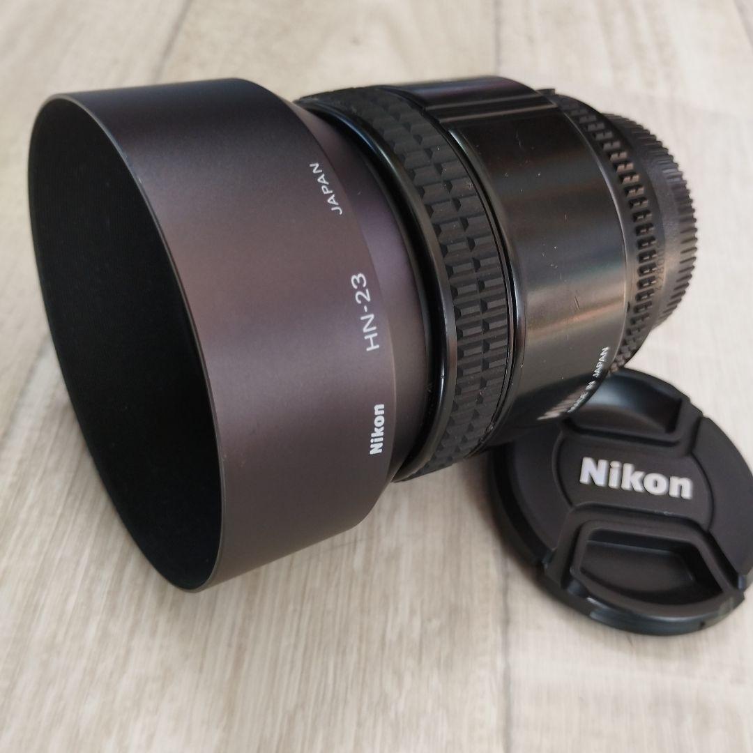 NIKON AF NIKKOR 85mm f/1.8 D【フード付】
