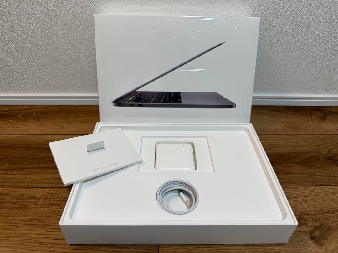 【美品】MacBook Pro 2018 Core i7/16GB/1TB