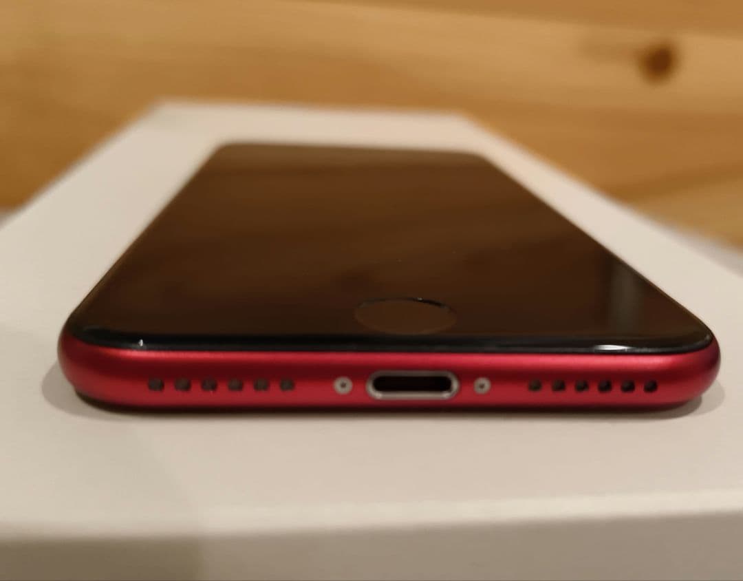 iPhone SE 第2世代　64GB　赤（箱、充電コード付）