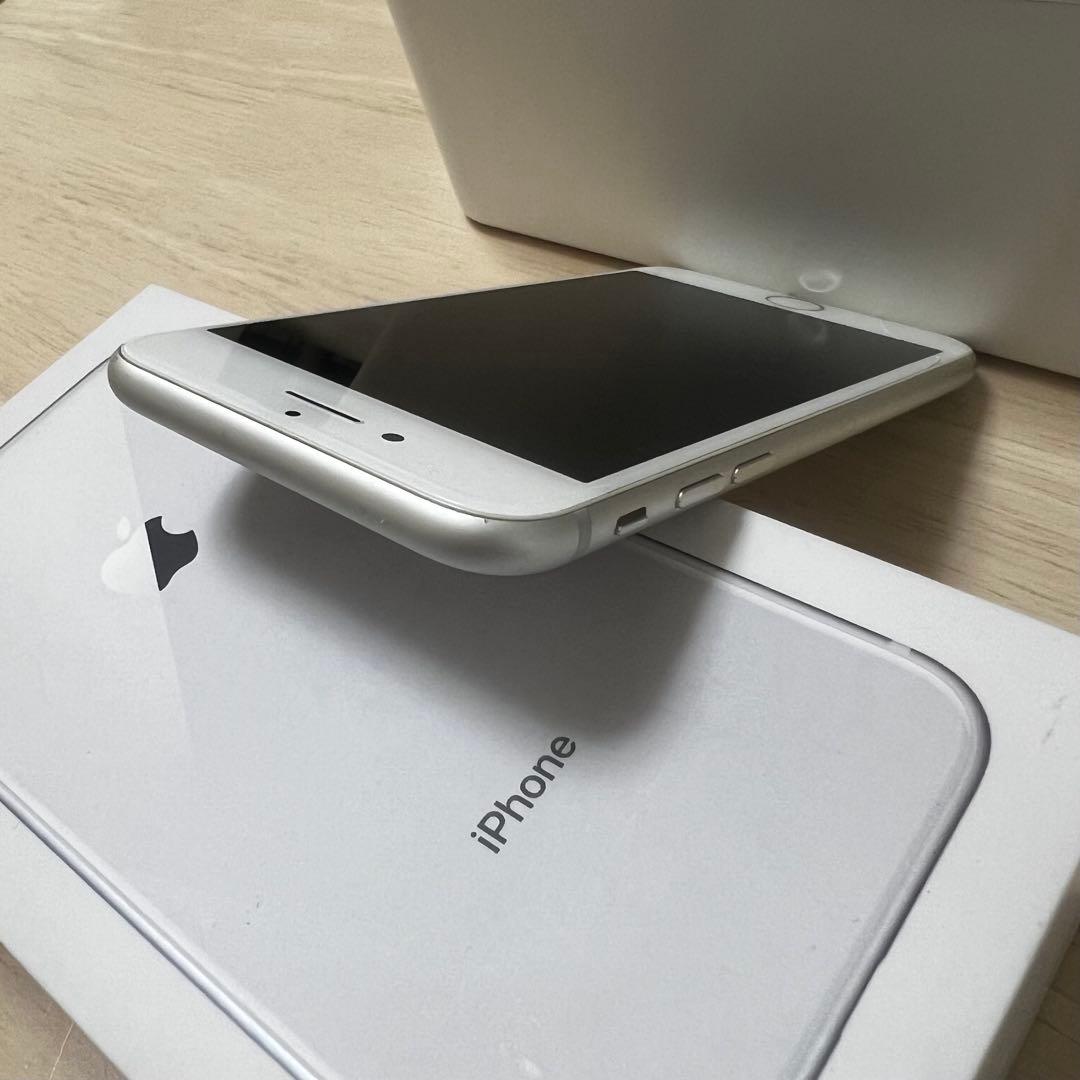iPhone8 Silver 64GB SIMフリー　初期化済　画面ヒビあり