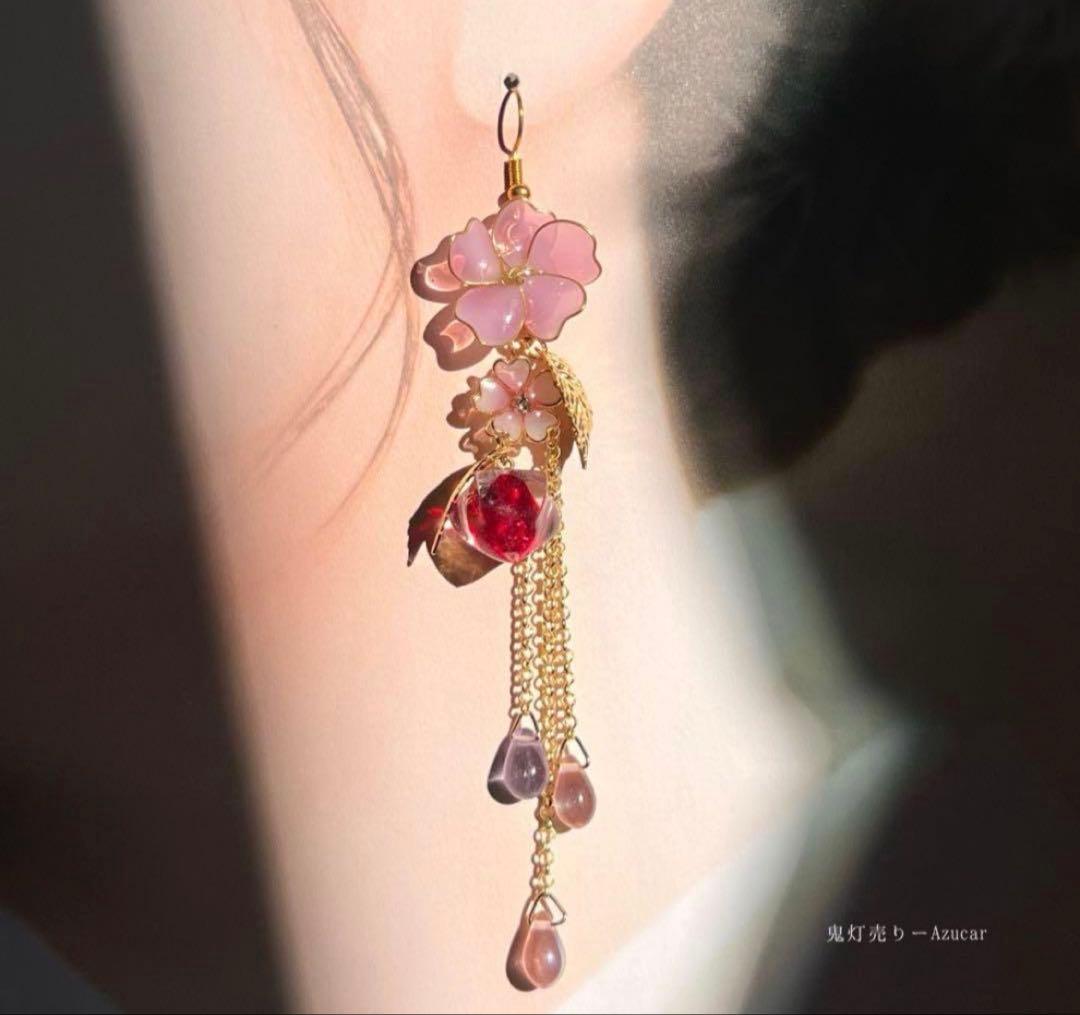 彼岸花柄の黒狐面と鬼灯と桜の和風ピアス イヤリング　春アクセサリ