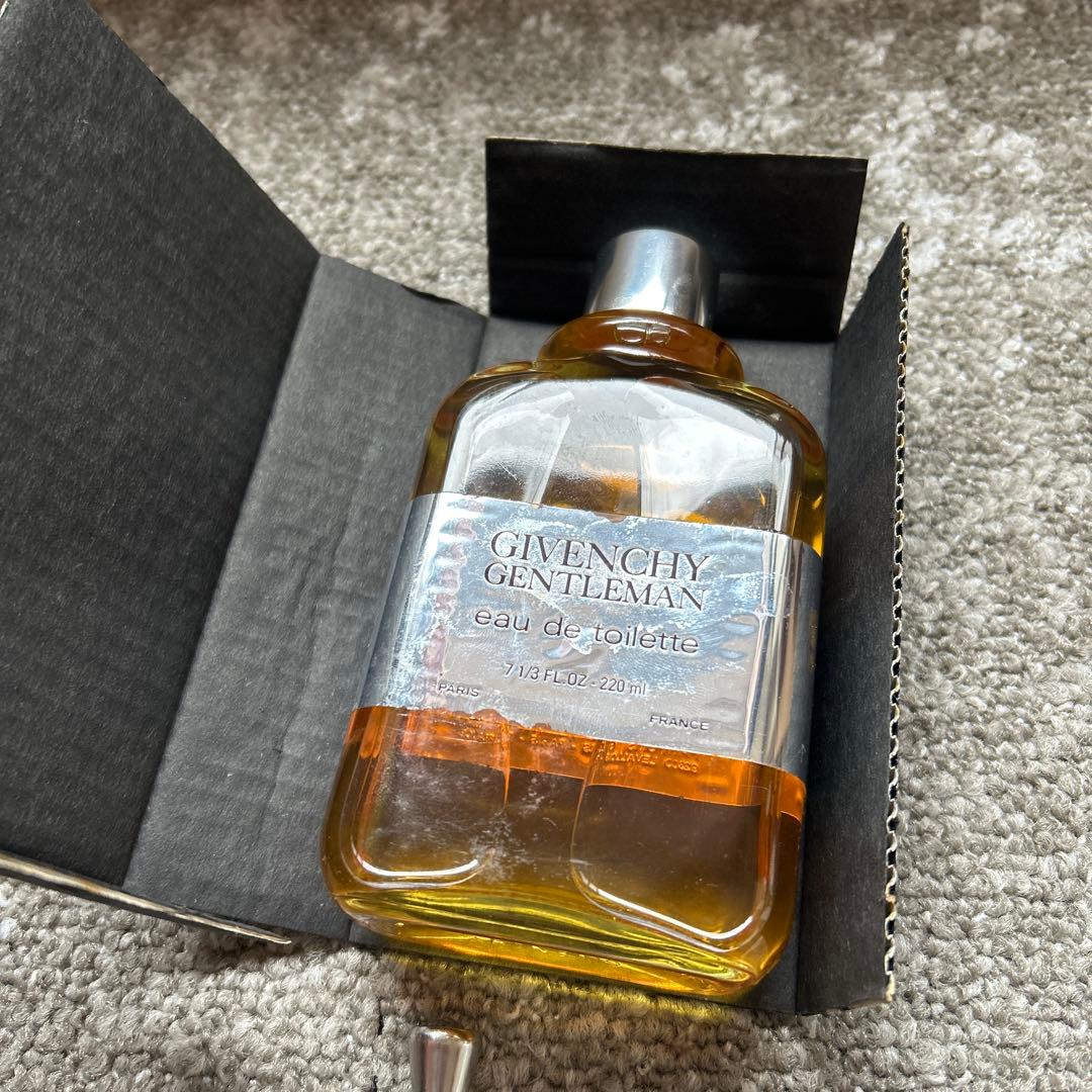 ヴィンテージ　ジバンシイ　ジェントルマン　 220ml 箱入り　未使用品