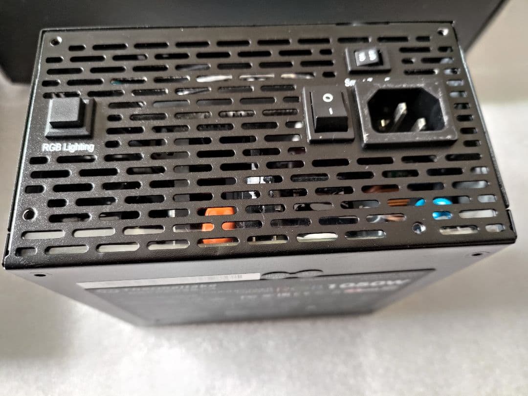 1050W PC電源Toughpower Grand RGB Platinum
