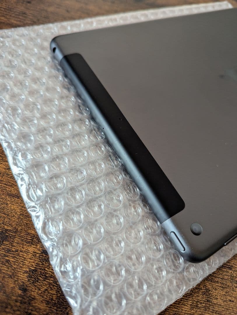Apple iPad 第８世代 32GB スペースグレイ セルラーモデル