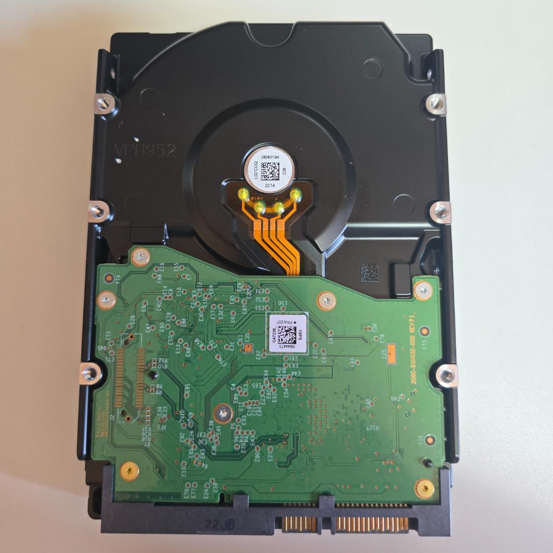 Western Digital WD80EAZZ 8TB HDD ①