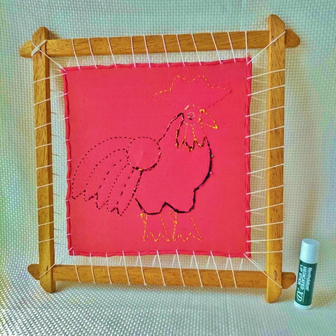ニャンドゥティ おん鶏 エンジ 刺繍 額 パラグアイ 伝統工芸/ハンドメイド木枠