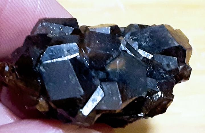 国産鉱物 奈良天川村産 アンドラダイトガーネット（灰鉄柘榴石）クラスター大粒結晶