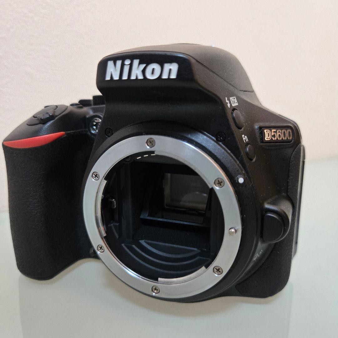 Nikon D5600 ダブルズームキット+おまけ付き