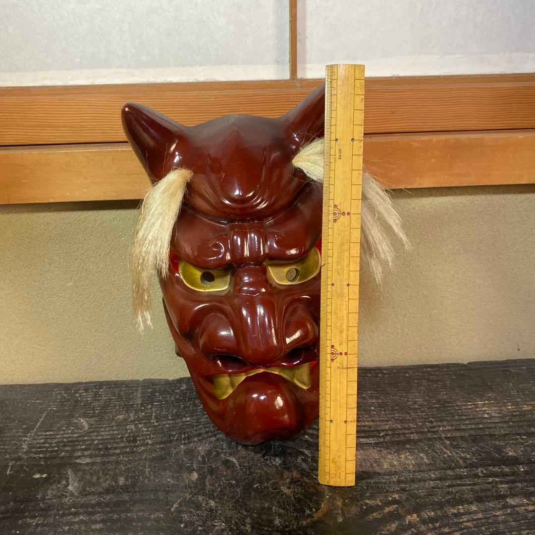 日本の伝統的な陶器製鬼の面 赤