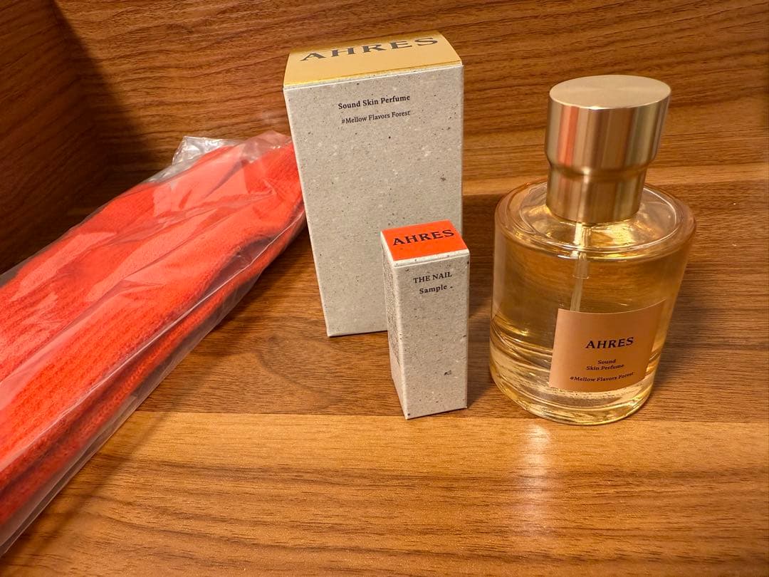 新品　ノベルティ付AHRES Sound Skin Perfume 50ml