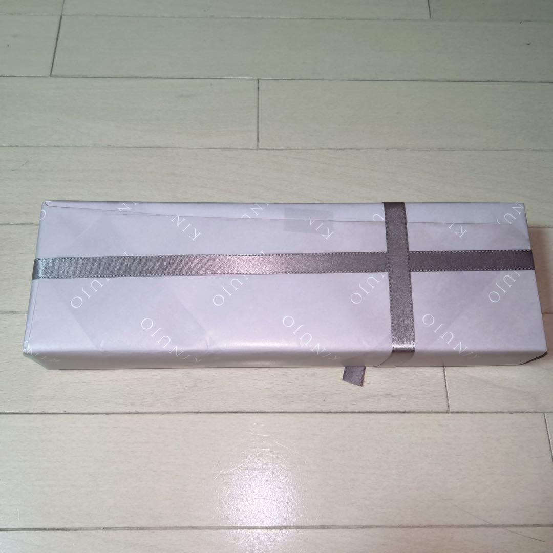 新品未開封 キヌージョ ワールドワイドモデル 《海外兼用ストレートアイロン》