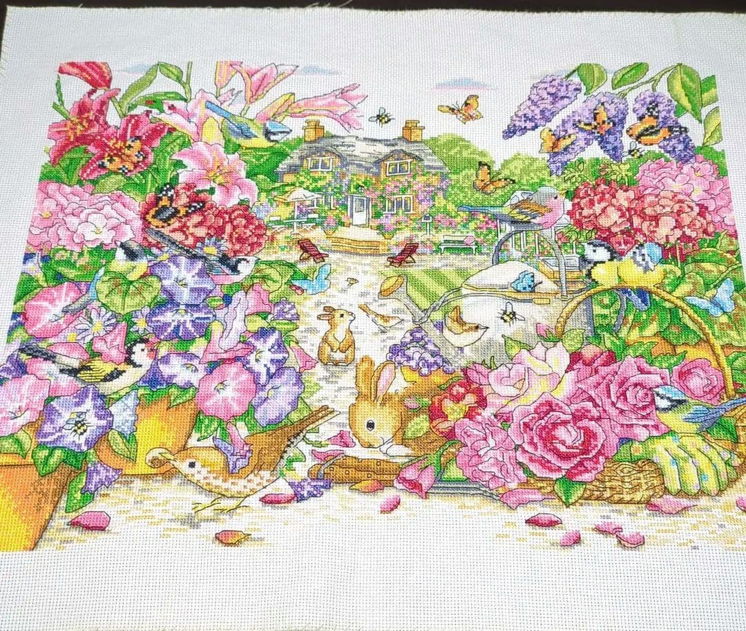 うさぎと鳥の刺繍作品【ハンドメイド】