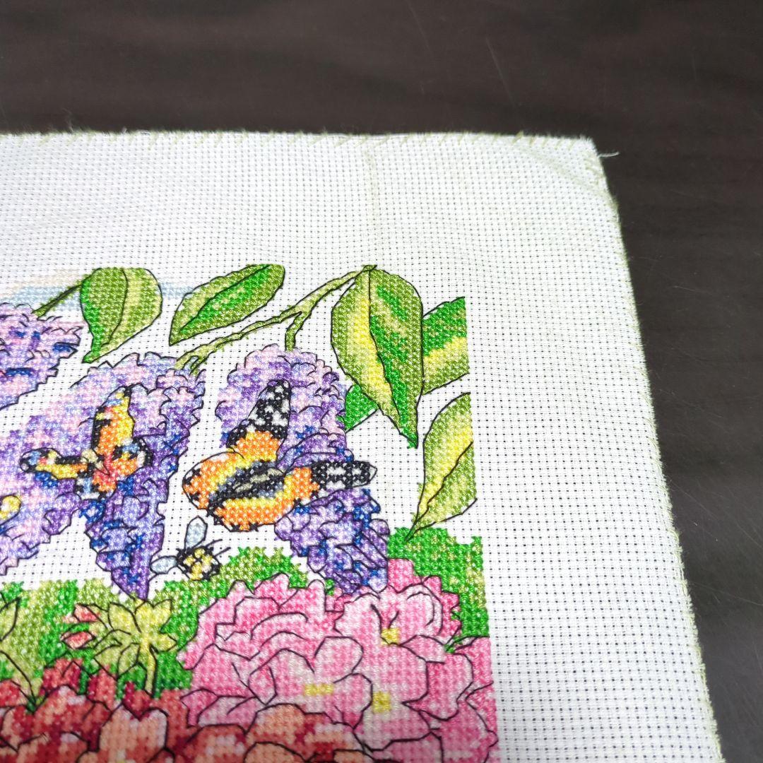 うさぎと鳥の刺繍作品【ハンドメイド】