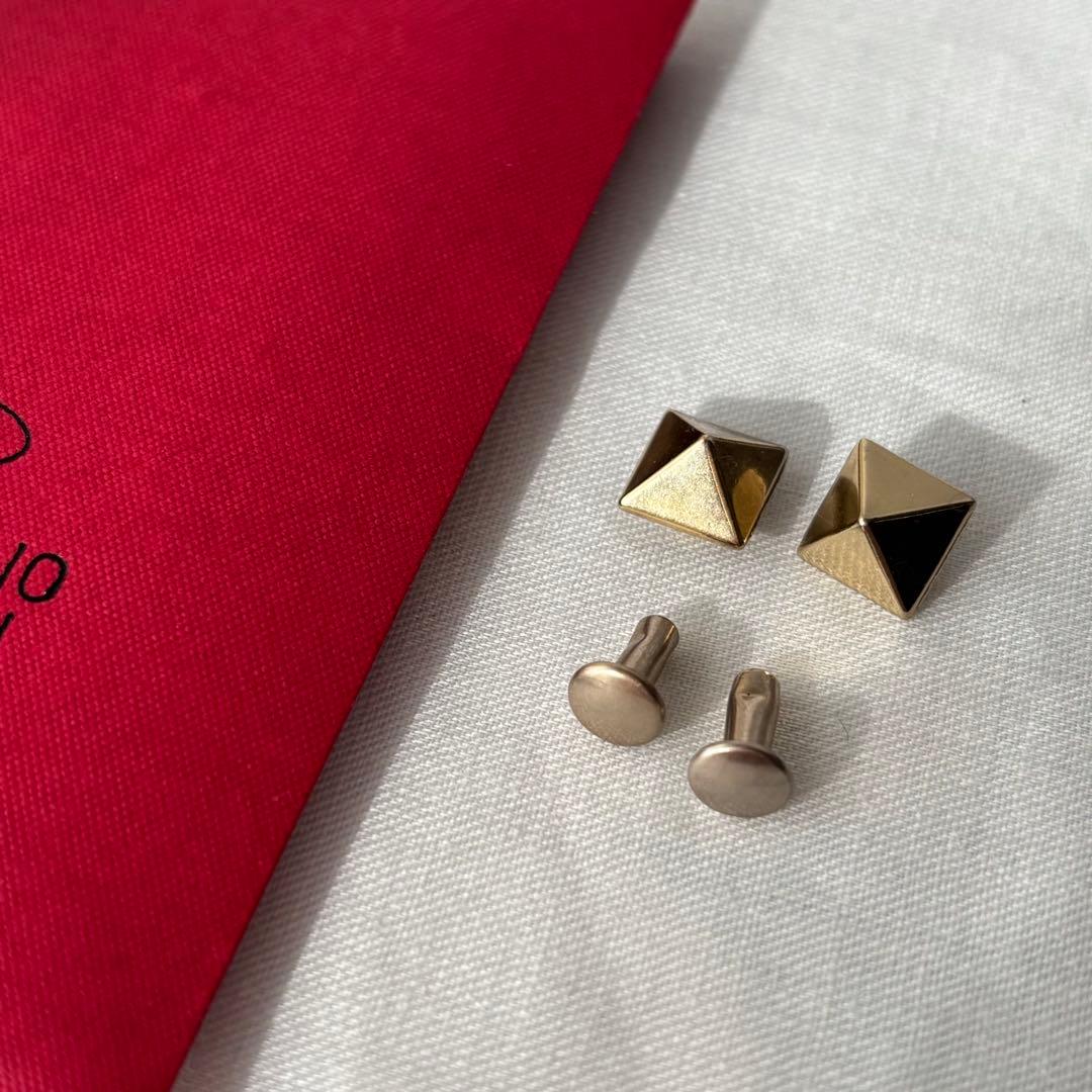VALENTINO ロックスタッズ スマホケース パーツ　部品　交換用　リメイク