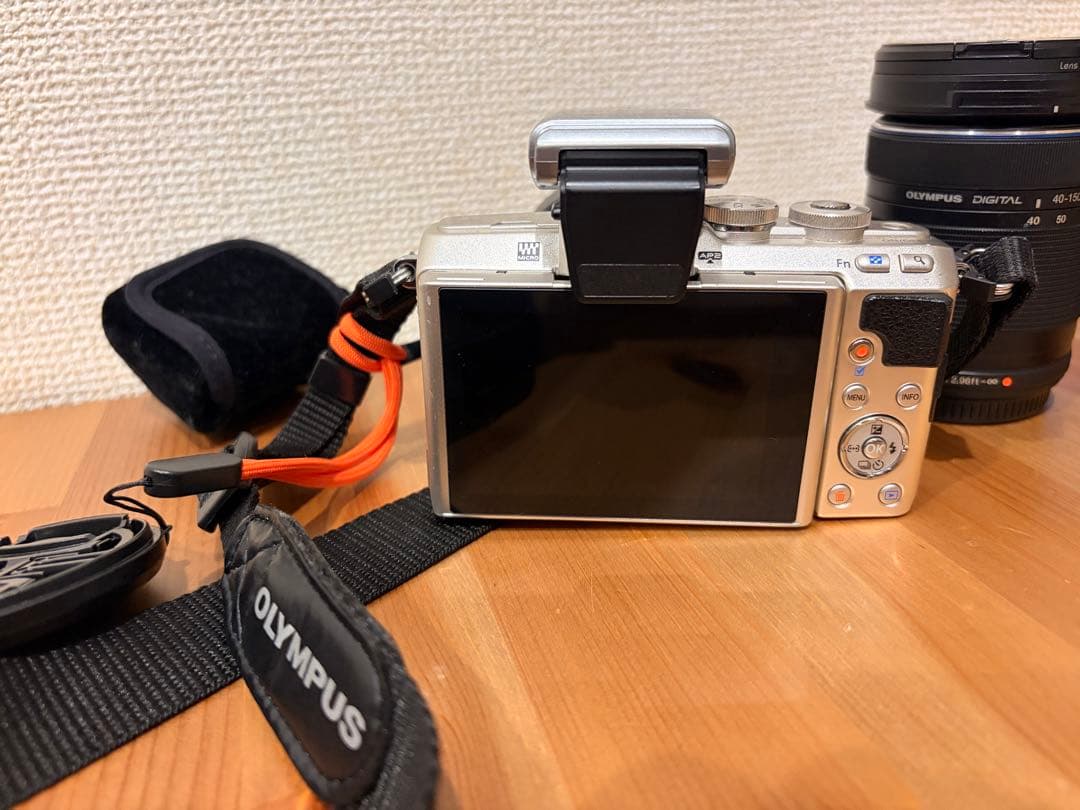 OLYMPUS ミラーレス一眼カメラ 交換レンズ付き