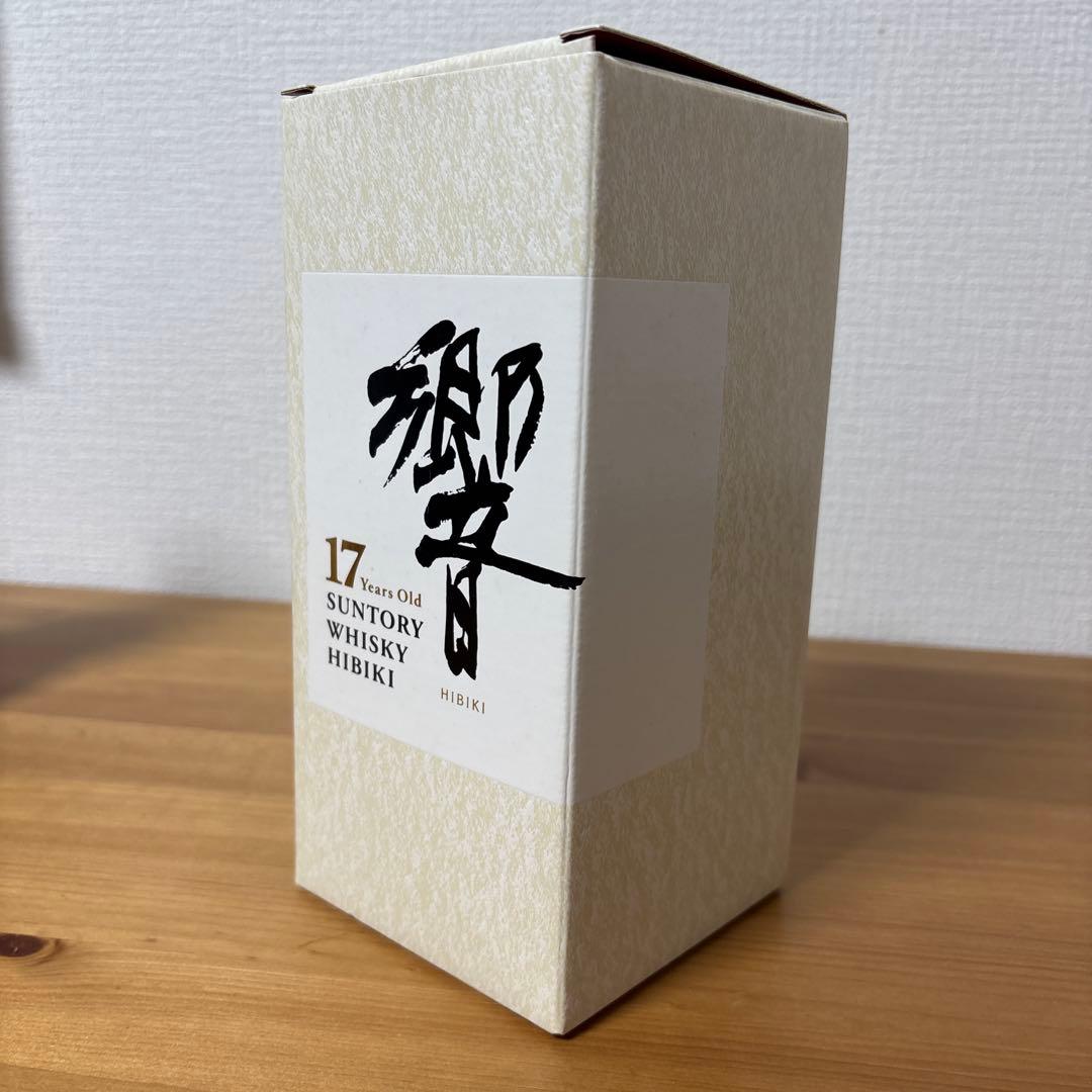サントリーウイスキー　響17年　裏ゴールドラベル　箱付き　未開封（1）