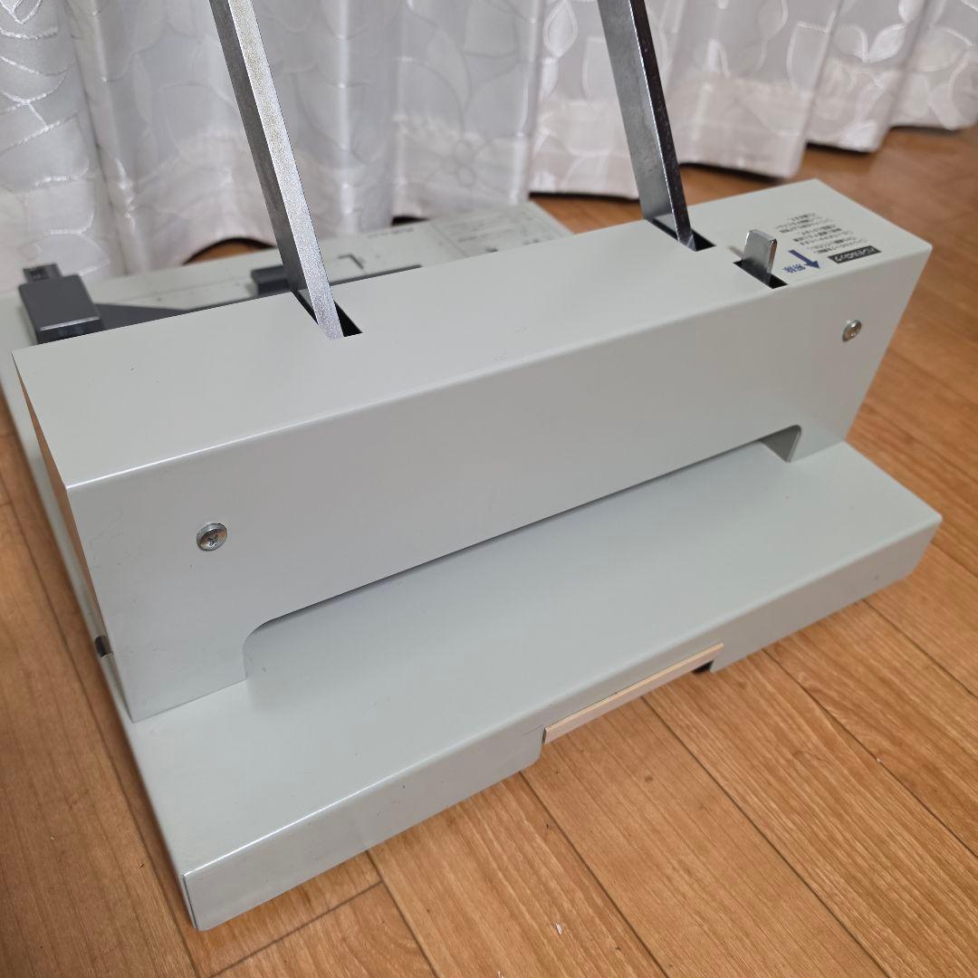PLUS 断裁機 ホワイト PK-513