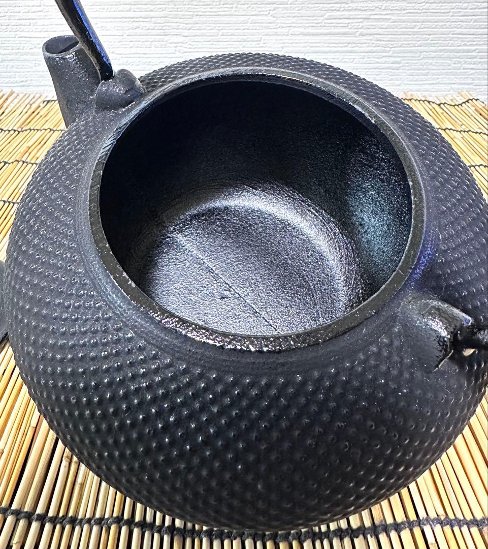 未使用品　南部運南堂鍋元造　１５型アラレ　南部鉄瓶　南部鉄器　調理器具　鉄瓶