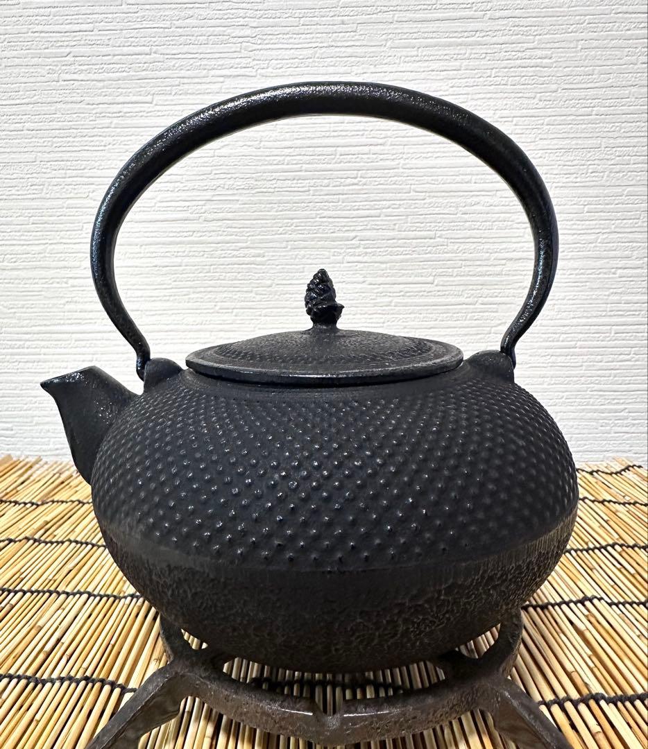 未使用品　南部運南堂鍋元造　１５型アラレ　南部鉄瓶　南部鉄器　調理器具　鉄瓶