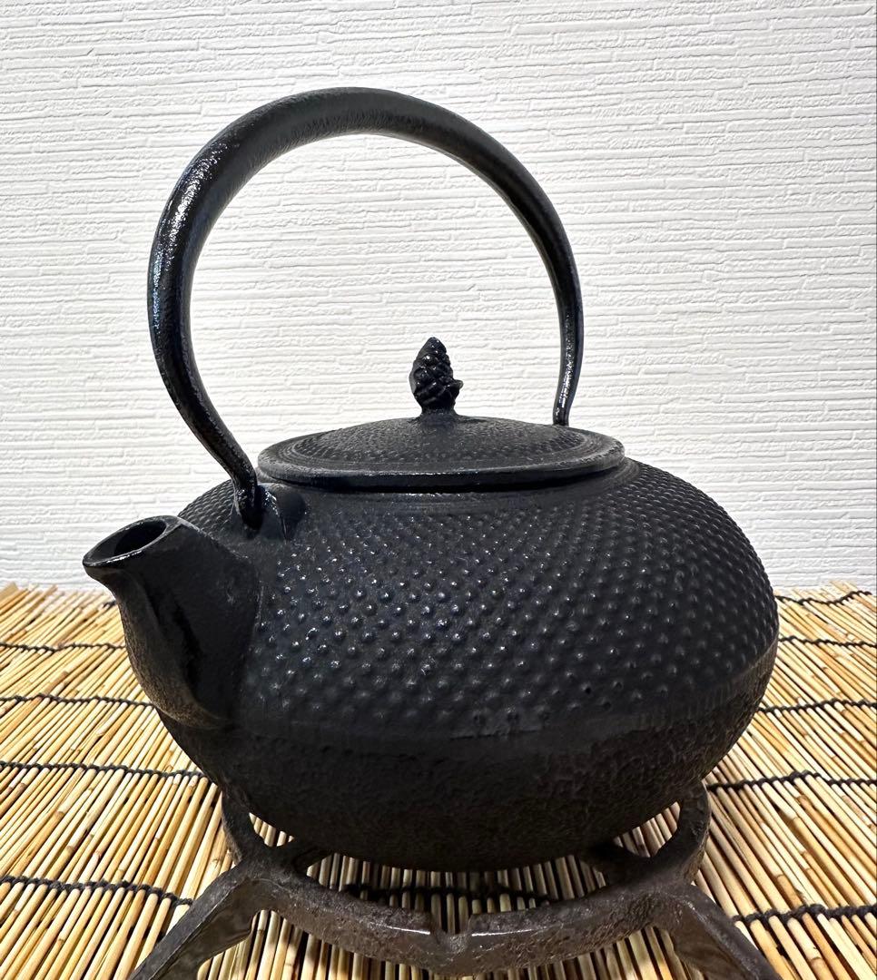 未使用品　南部運南堂鍋元造　１５型アラレ　南部鉄瓶　南部鉄器　調理器具　鉄瓶