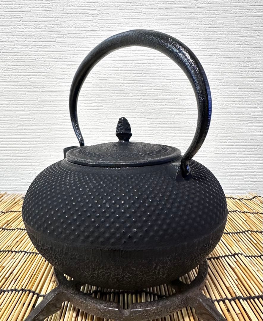未使用品　南部運南堂鍋元造　１５型アラレ　南部鉄瓶　南部鉄器　調理器具　鉄瓶