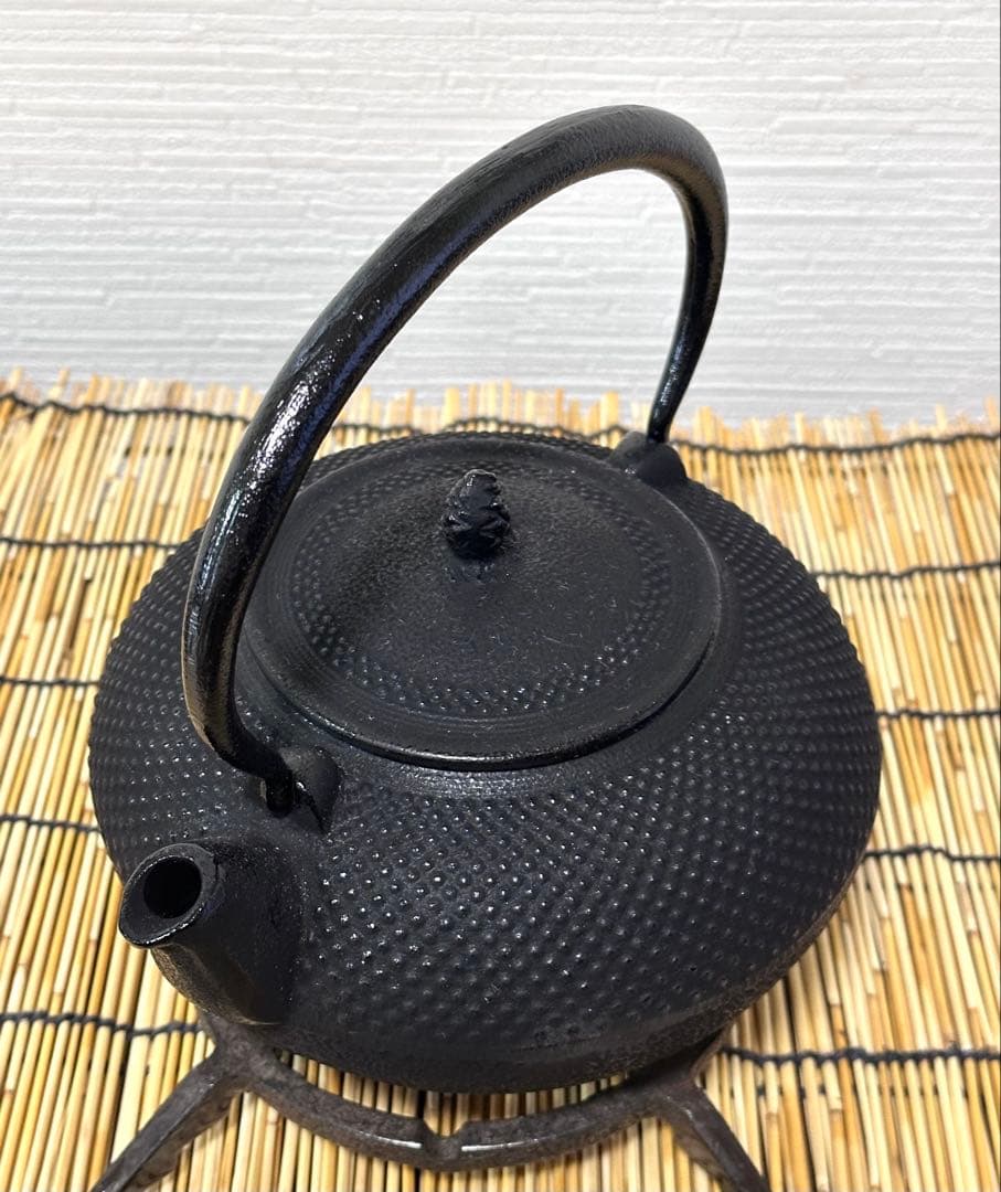 未使用品　南部運南堂鍋元造　１５型アラレ　南部鉄瓶　南部鉄器　調理器具　鉄瓶