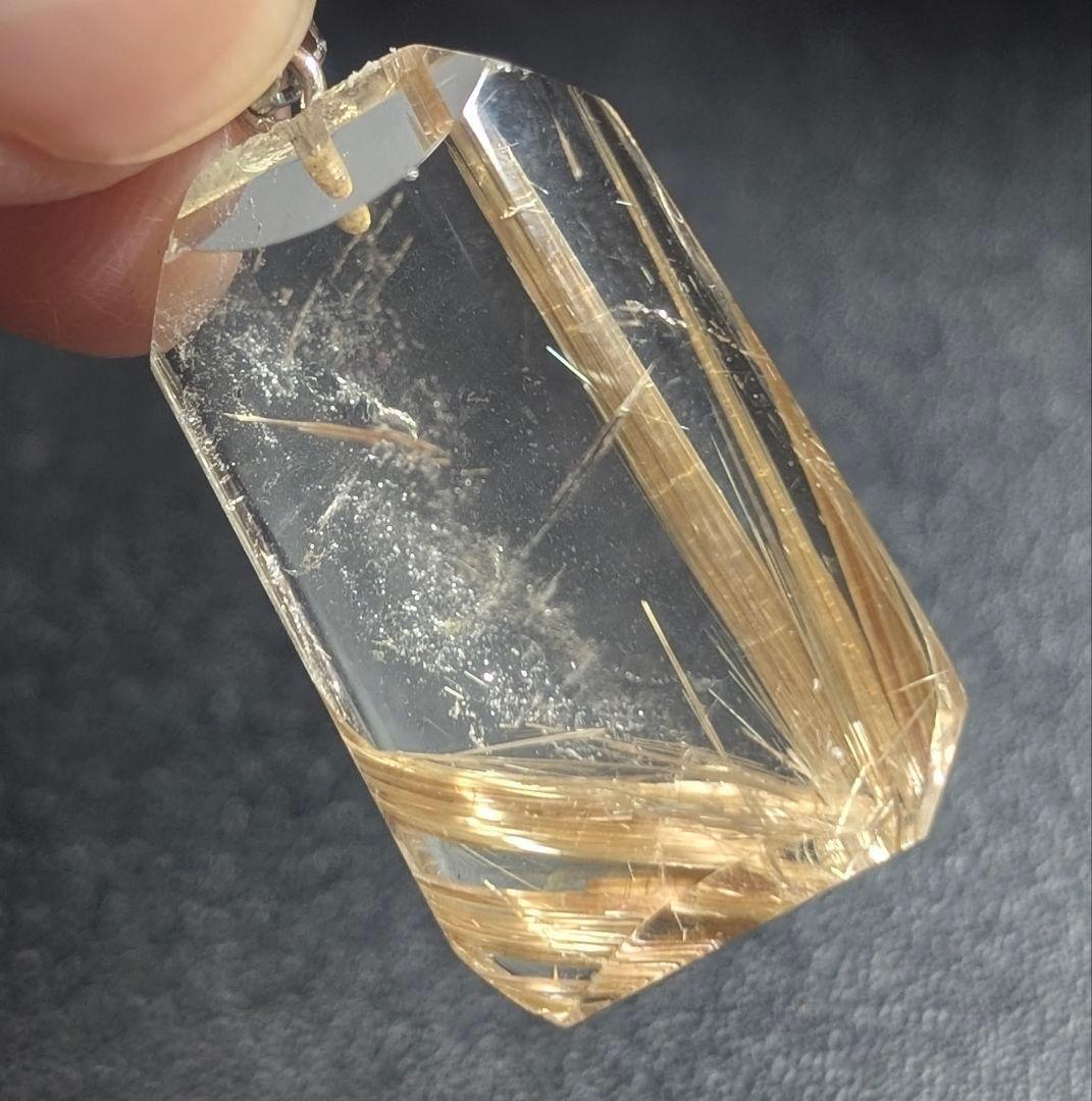 高品質虹入り艶美ゴールドルチルクォーツ ペンダントトップ1点物