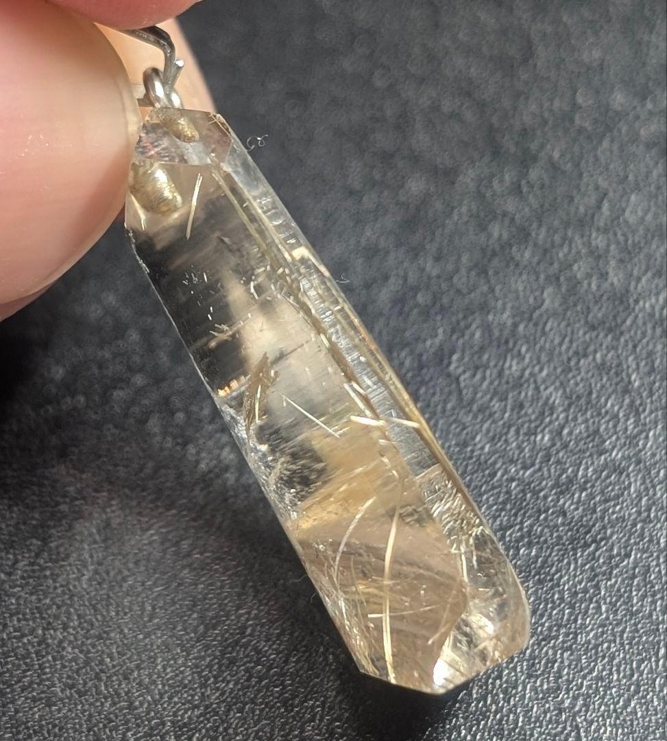 高品質虹入り艶美ゴールドルチルクォーツ ペンダントトップ1点物
