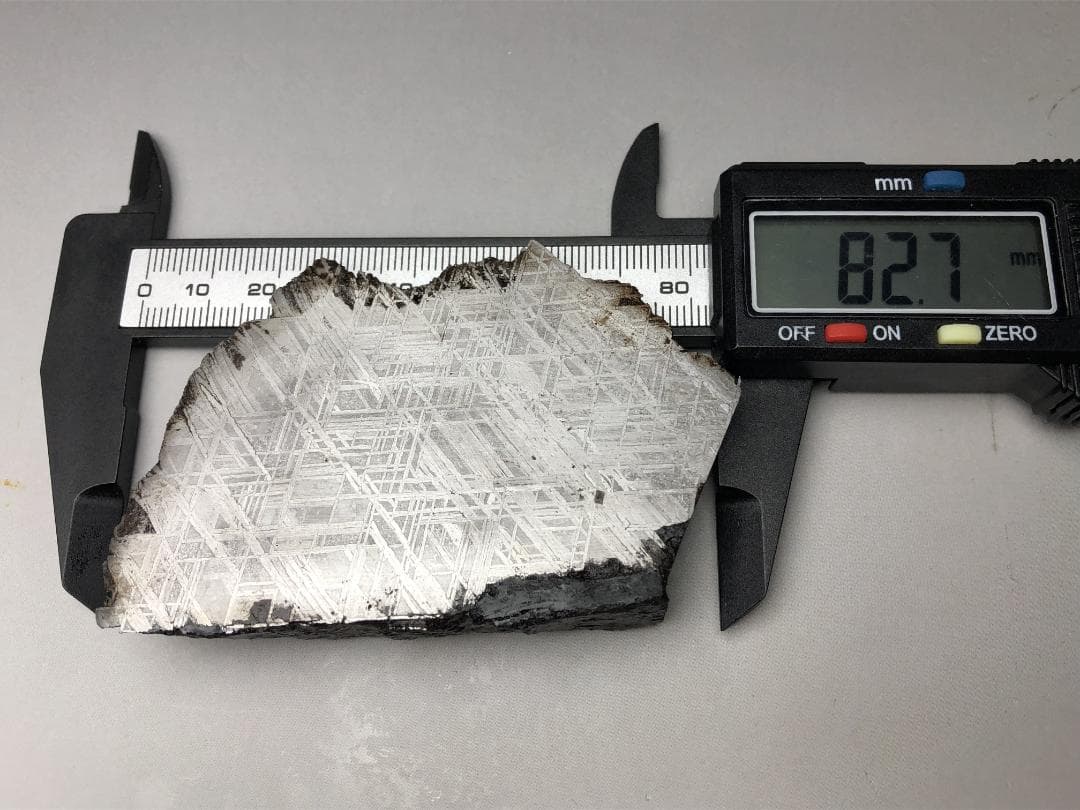 ムオニオナルスタ隕石 大型　鉄隕石　外皮付き　メテオライト　希少 美品