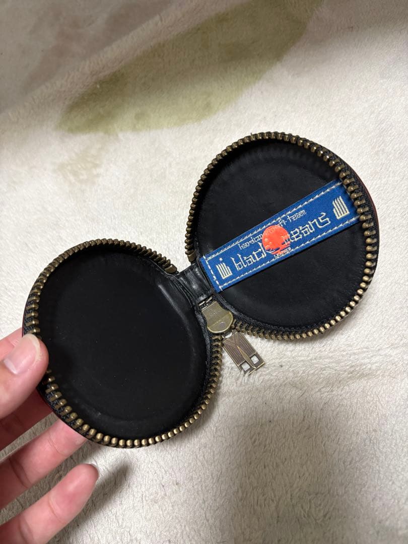 black means 円形ケース