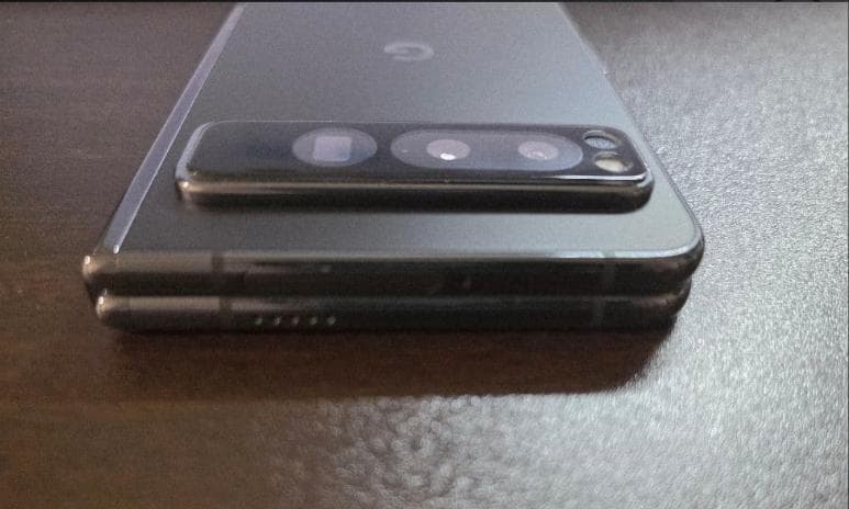 【中古】Google Pixel Fold 完動品、SIMフリー本体と中古ケース