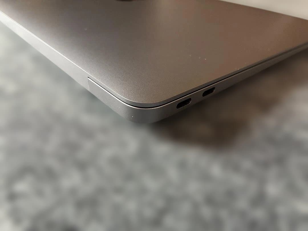 【極美品】MacBook Air M1 バッテリー100%/充放電32回