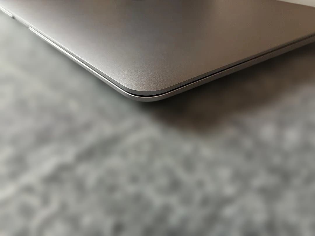 【極美品】MacBook Air M1 バッテリー100%/充放電32回