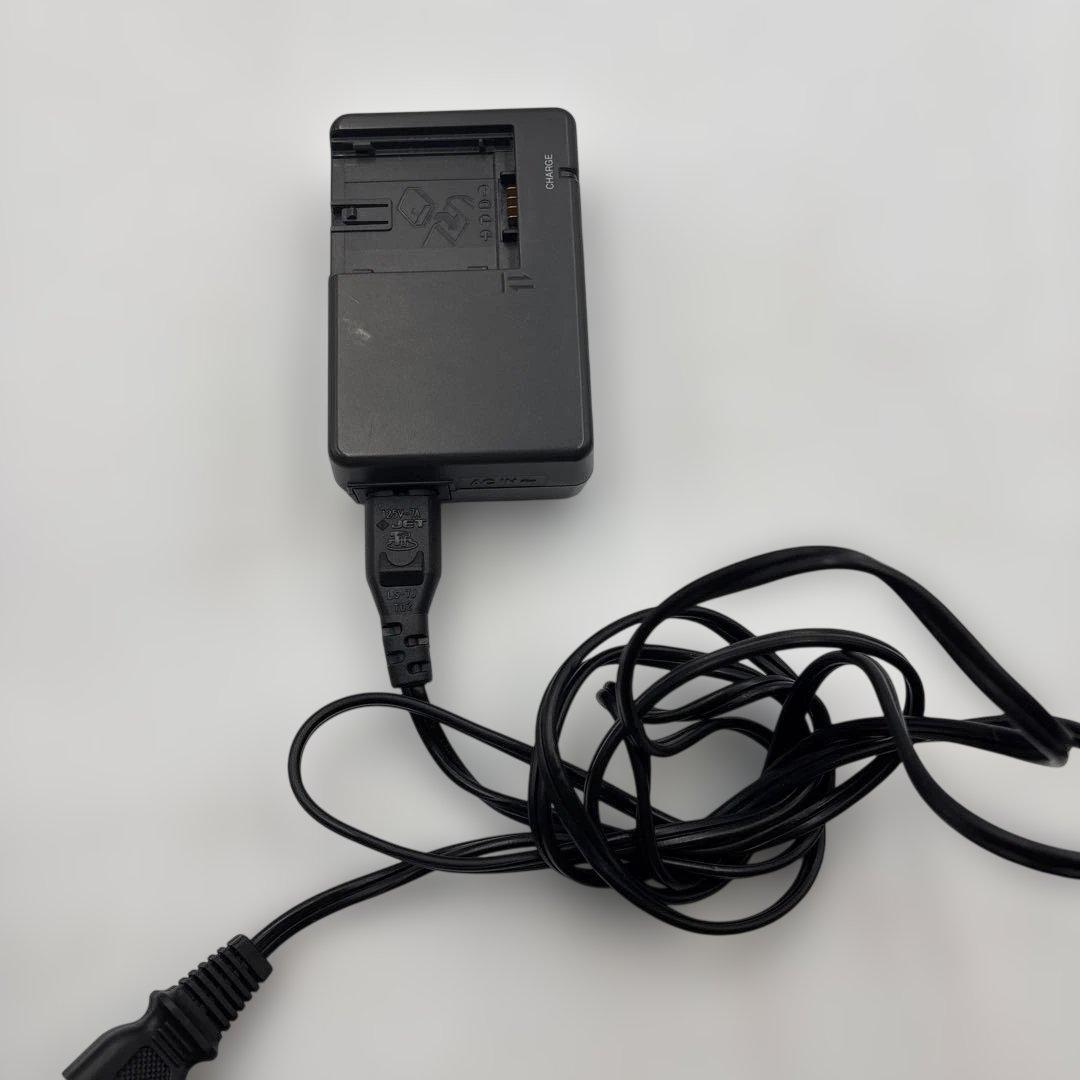 ②HITACHI DVD CAM ビデオカメラ 本体