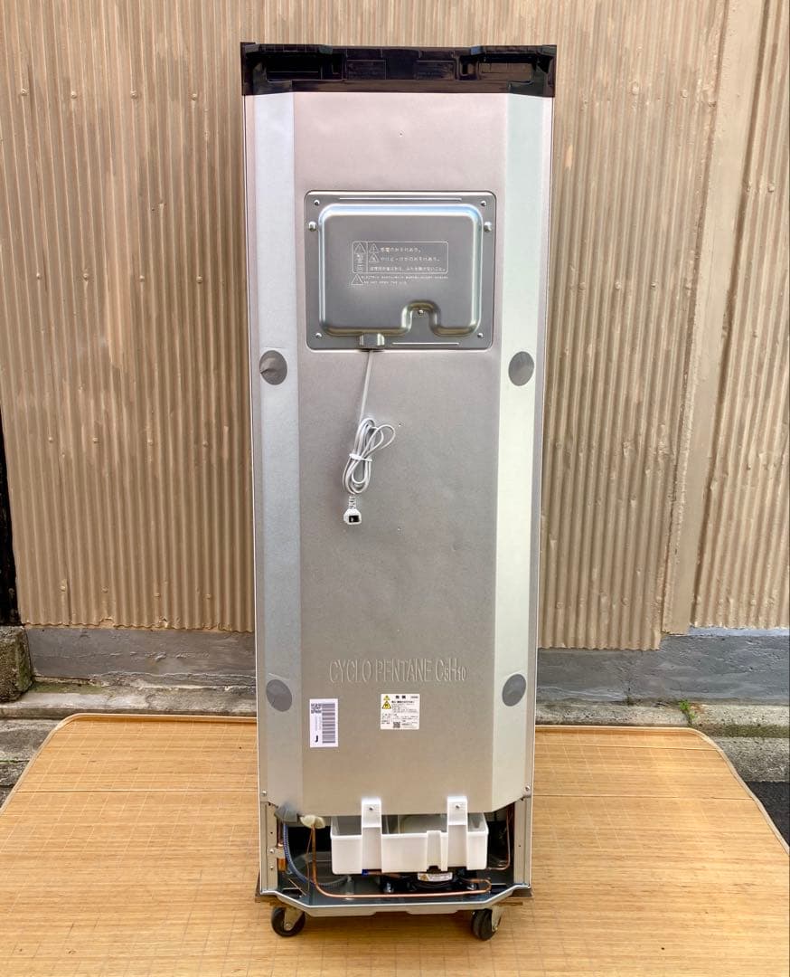 SHARP ノンフロン冷凍冷蔵庫　SJ-PD31K-W