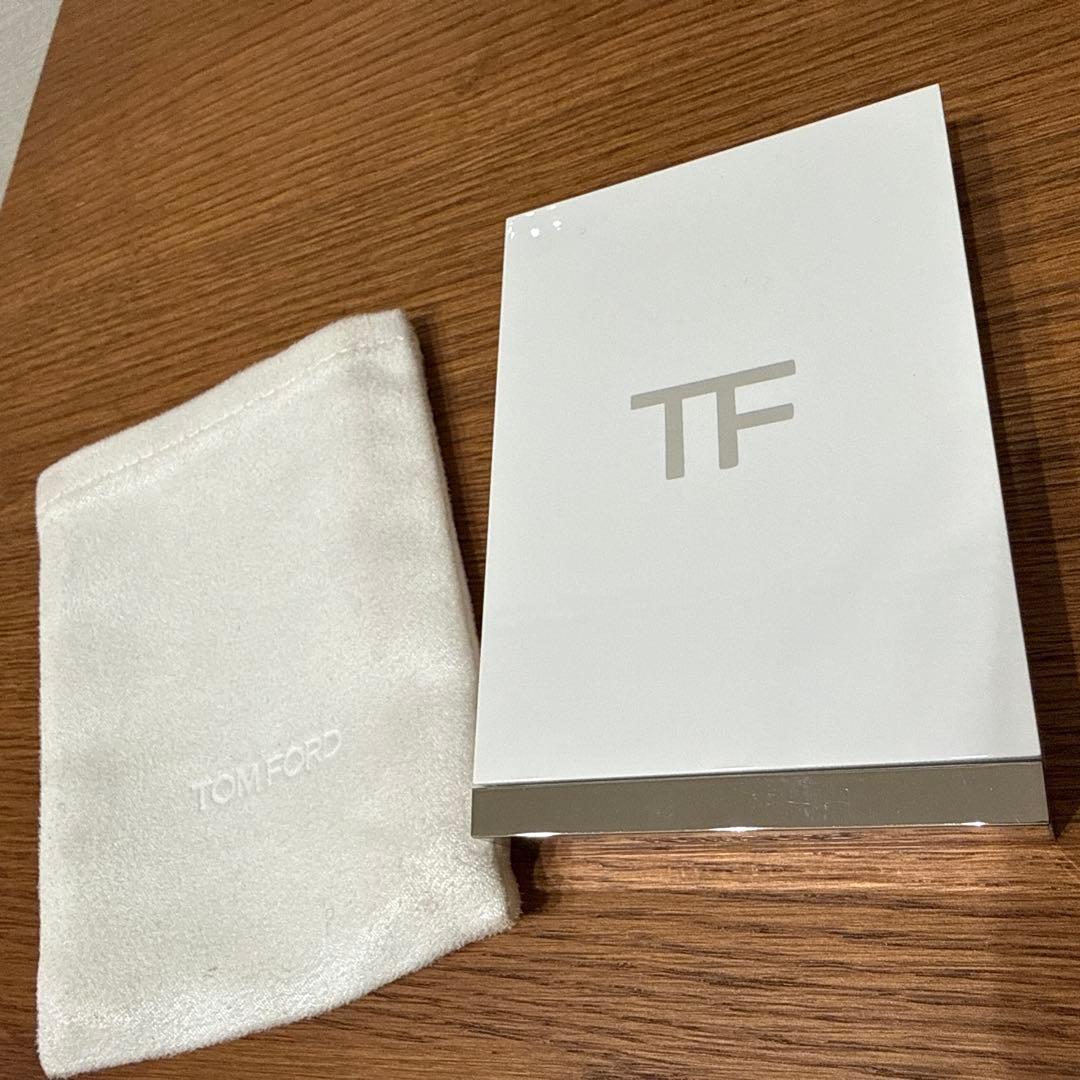トムフォード　限定色　01 ルミエール ディヴェール