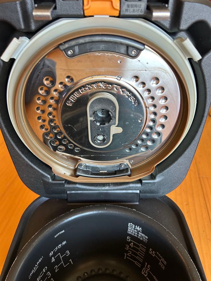 HITACHI IHジャー炊飯器 5.5合炊　RZ-TS104M 赤